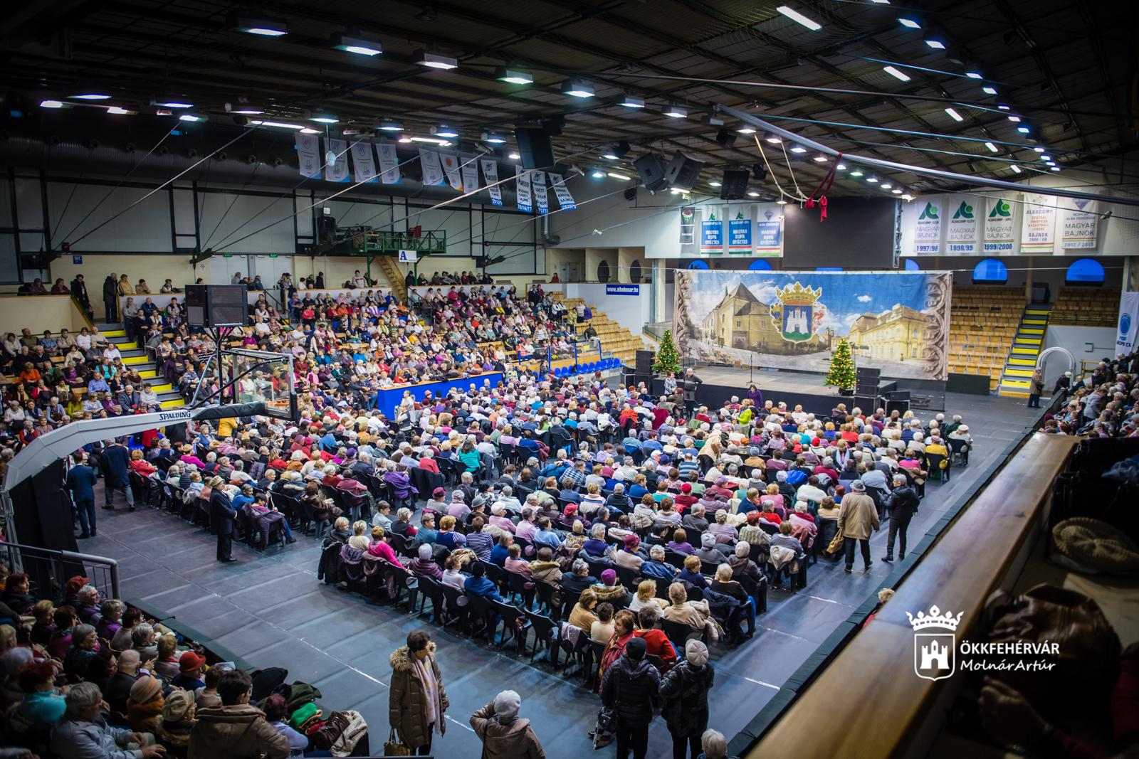 Szépkorúak karácsonya az ARÉV Sportcsarnokban
