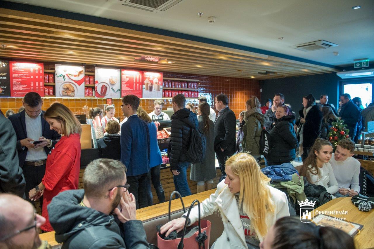 Fehérváron nyílt meg Dunántúl első Starbucks kávézója