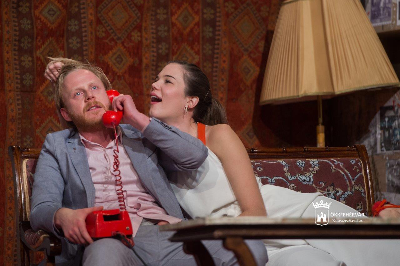 A Black Comedy bemutatójára készül a Vörösmarty Színház