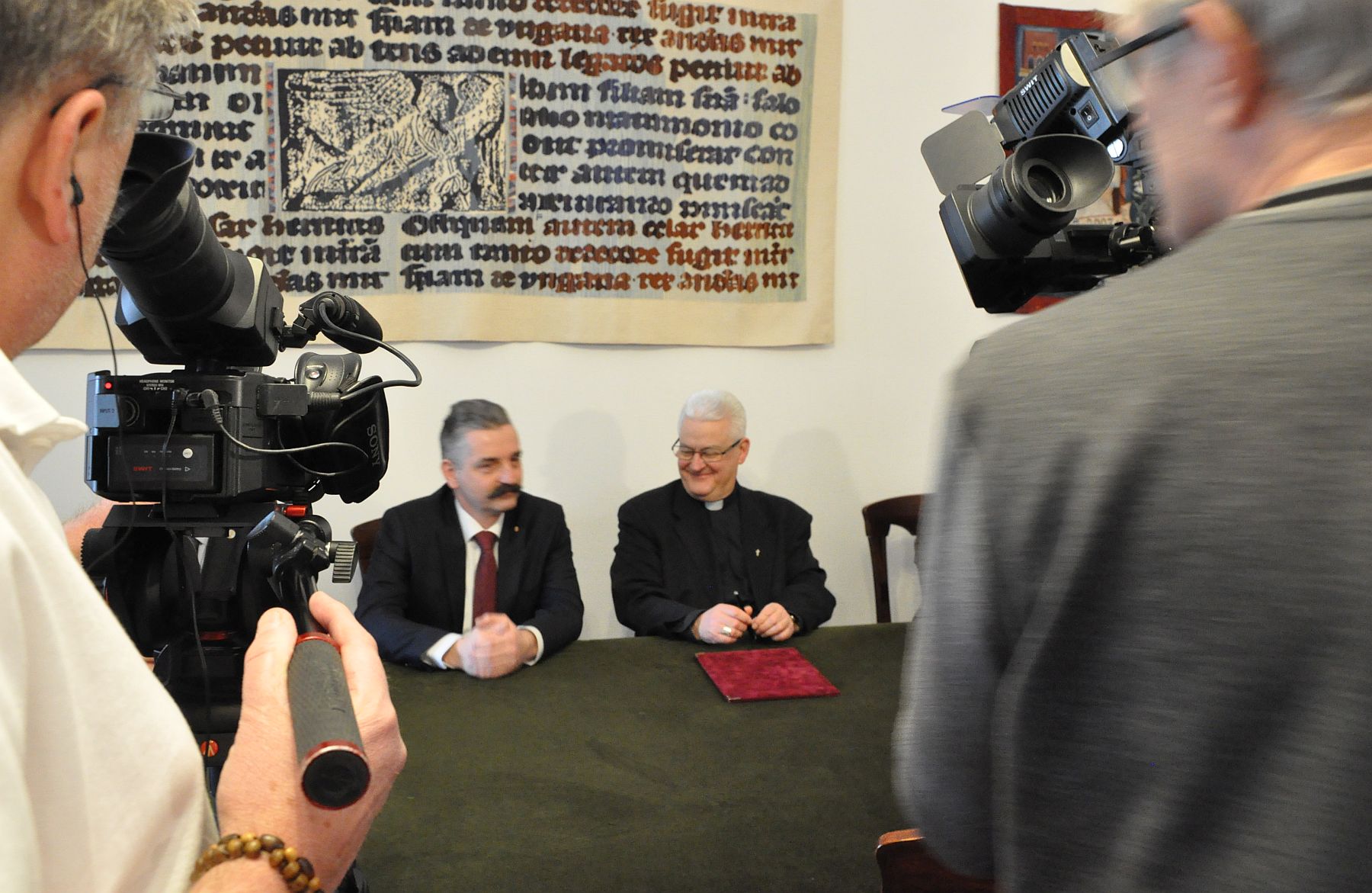 Szerződésaláírás a Püspöki Palotában - megújul a váli templom