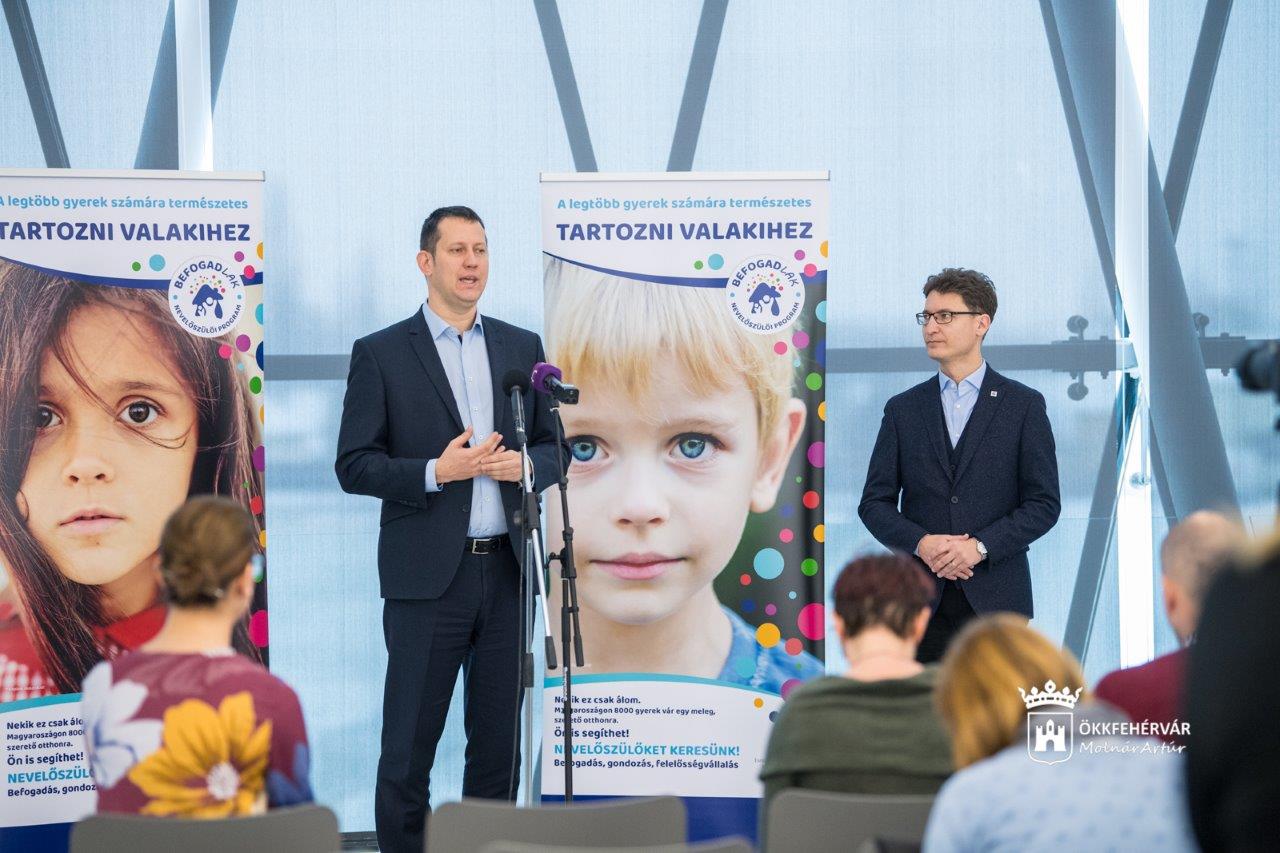 Tájékoztató az új nevelőszülői programról a MOL Aréna Sóstóban