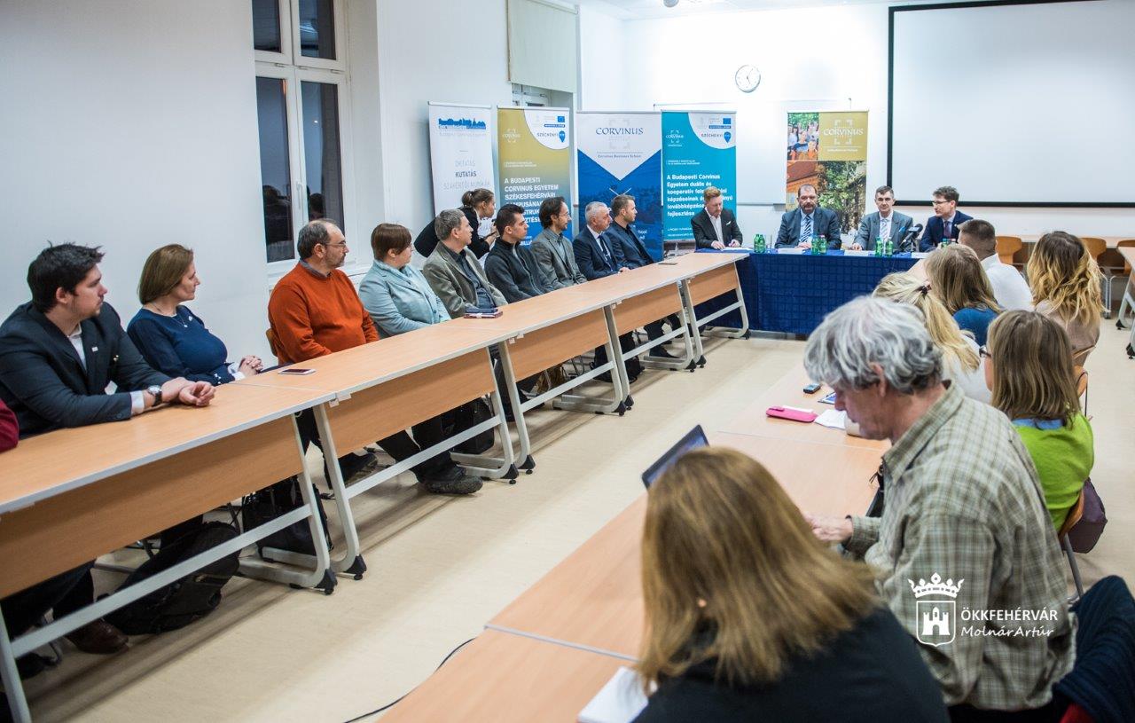 Kerekasztal-beszélgetés a Corvinus Egyetem Fehérvári Campusán