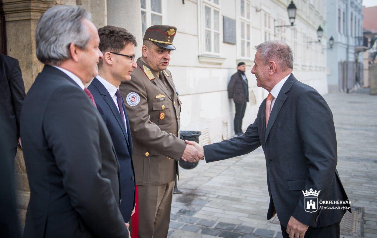 Magyarország honvédelmi minisztere látogatott Székesfehérvárra