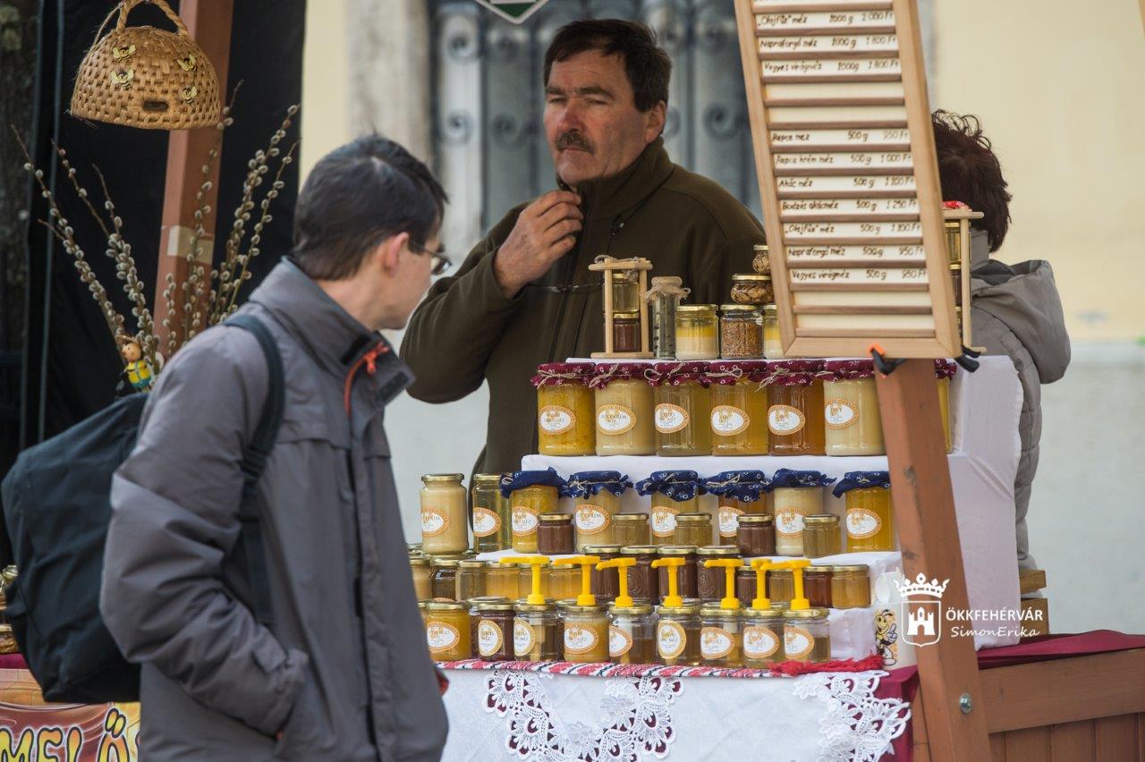 II. Fejér Megyei Mézfesztivál a Városház téren