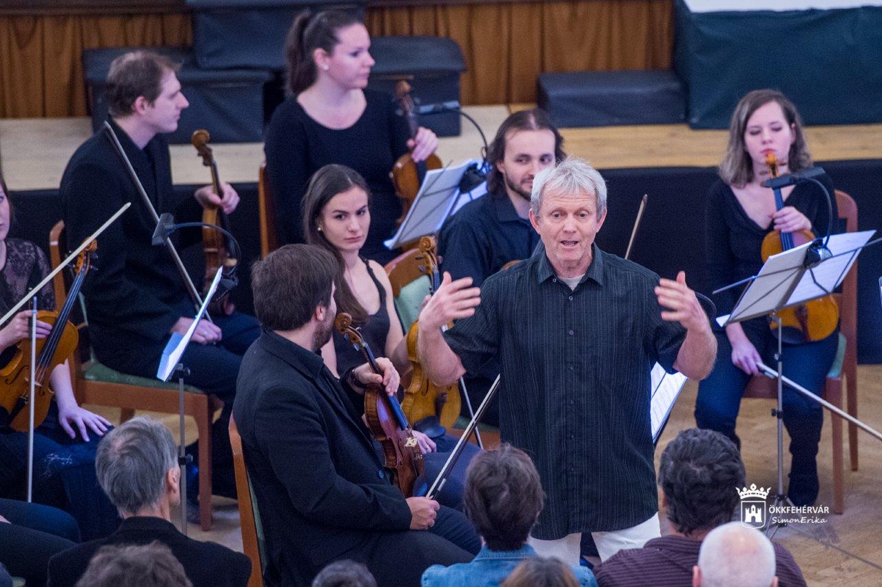 Dido és Aeneas az Alba Regia Vegyeskarral