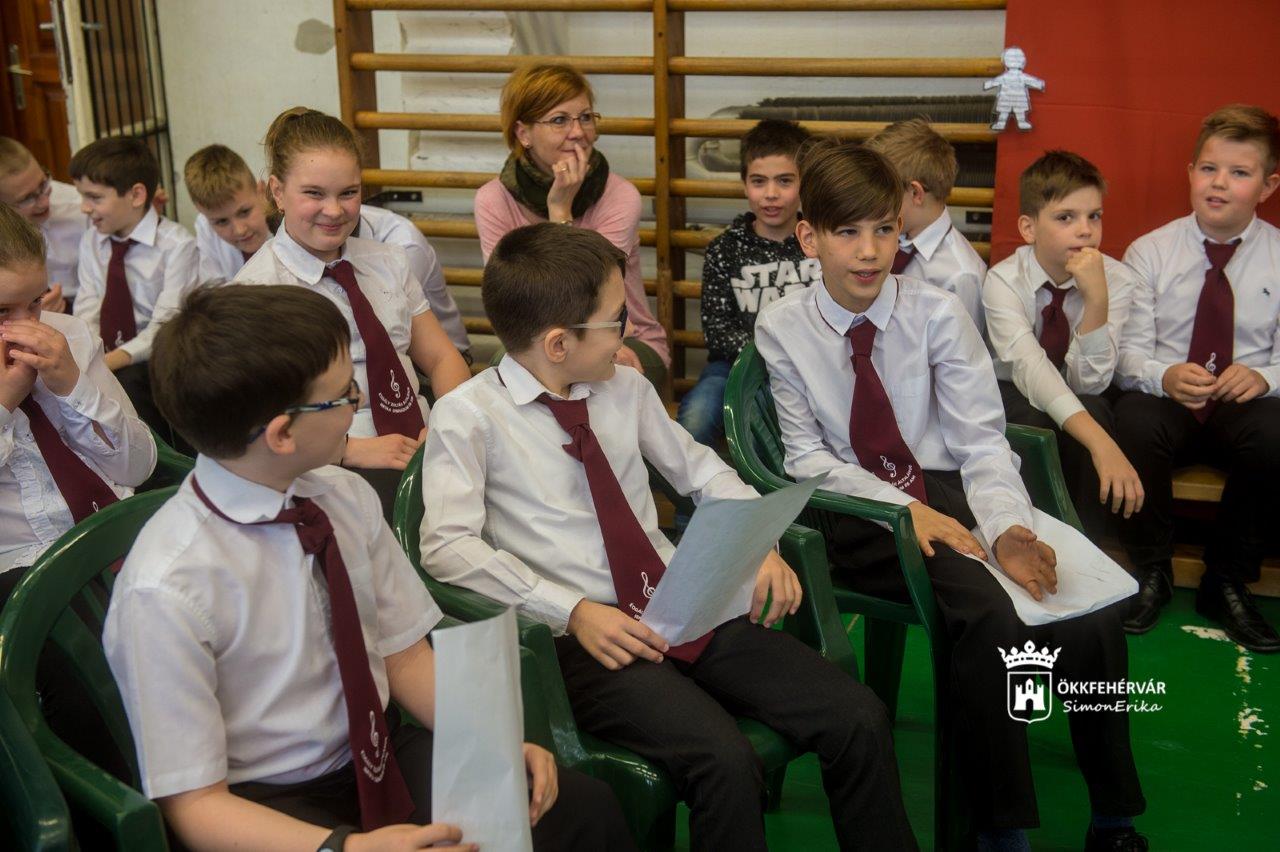 Társaséneklési verseny a Kodályban