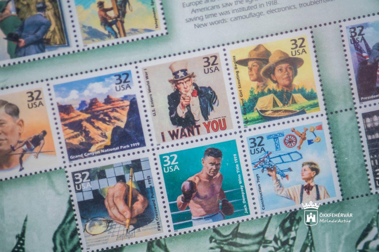 Különleges bélyegbemutató a Ciszterci Gimnáziumban