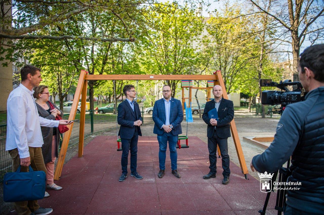 Képeken az új Horvát István lakótelepi játszótér