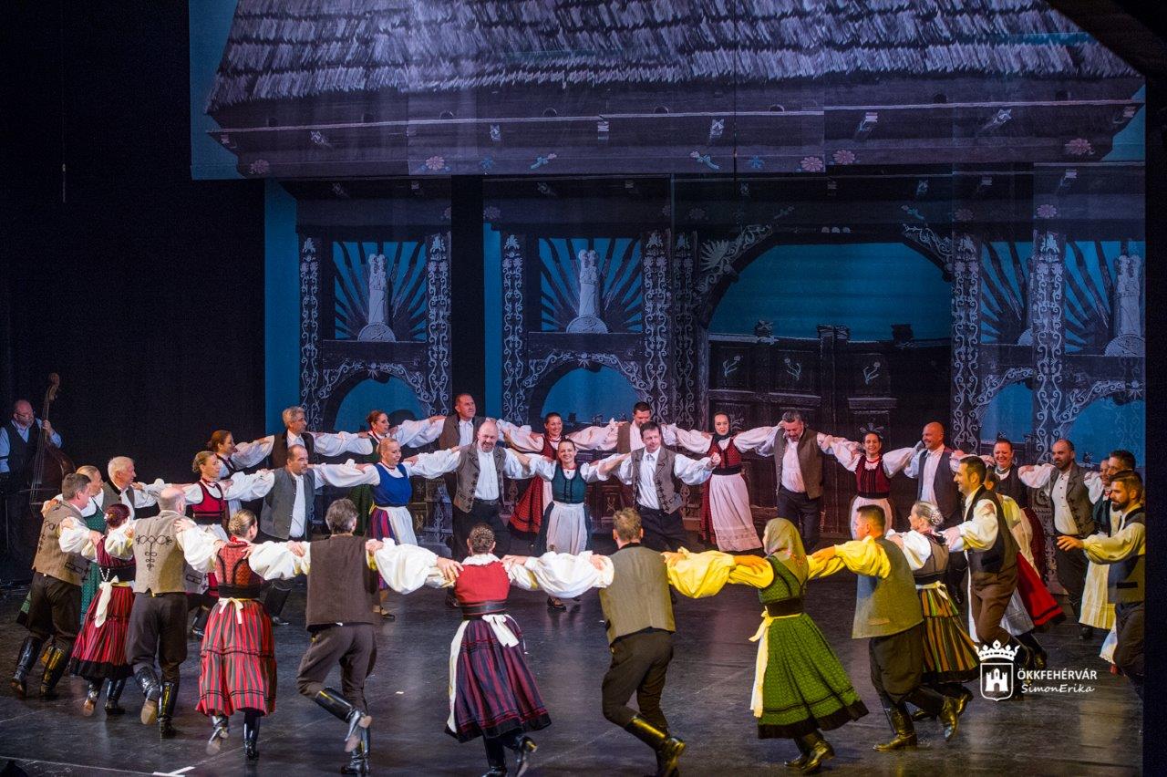 Tánc világnapja a 70 éves Alba Regia Táncegyüttessel