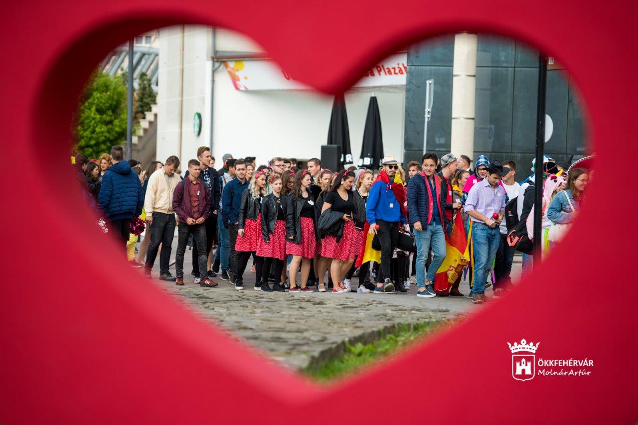 Nézze meg képeken milyen volt az idei Bolondballagás!