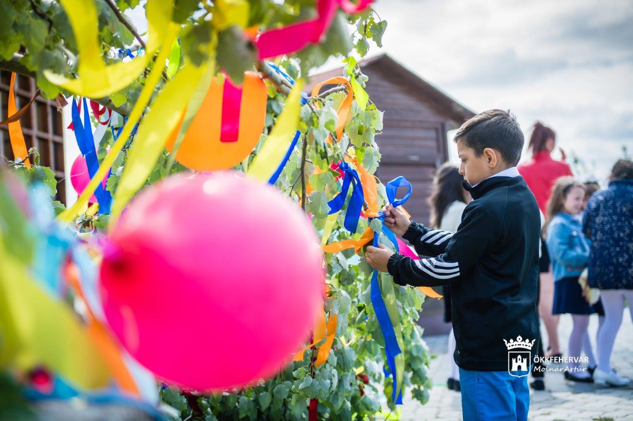 Negyedszer állítottak májusfát Feketehegyen