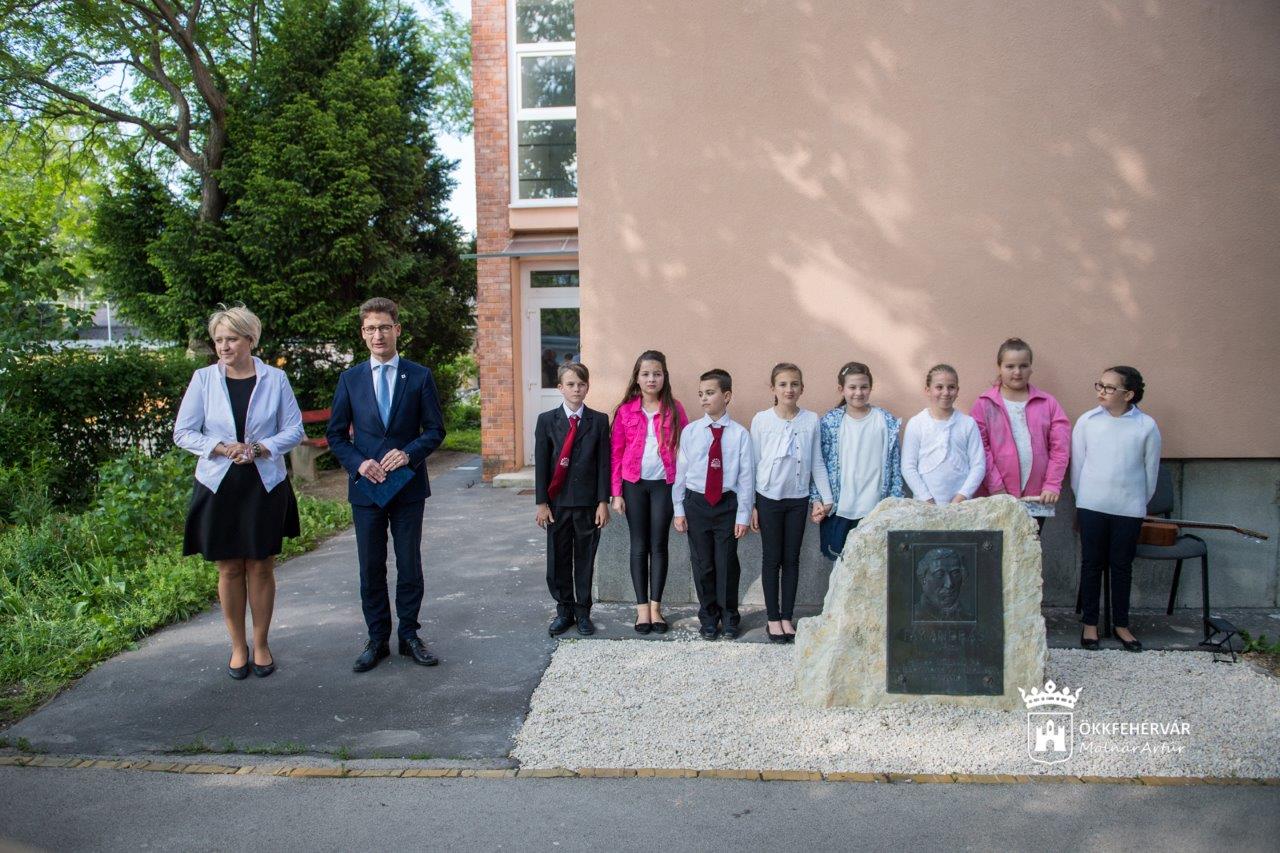 Visszahelyezték a Fáy András emléktáblát