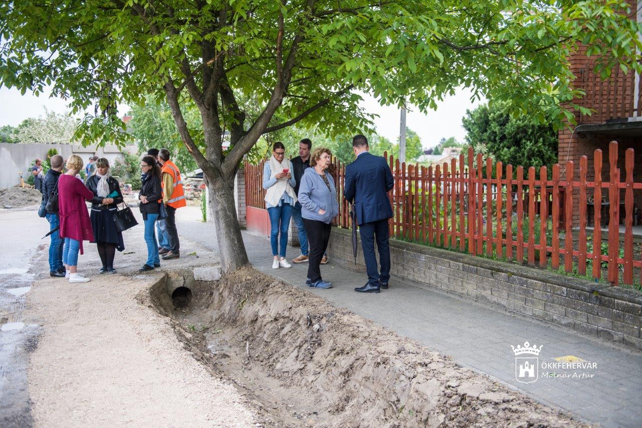 Elkészült a térköves járda az Agyag utcában