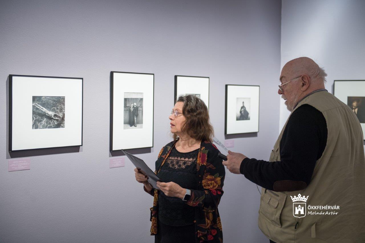 Híresek és Képek kiállítás a Csók István Képtárban