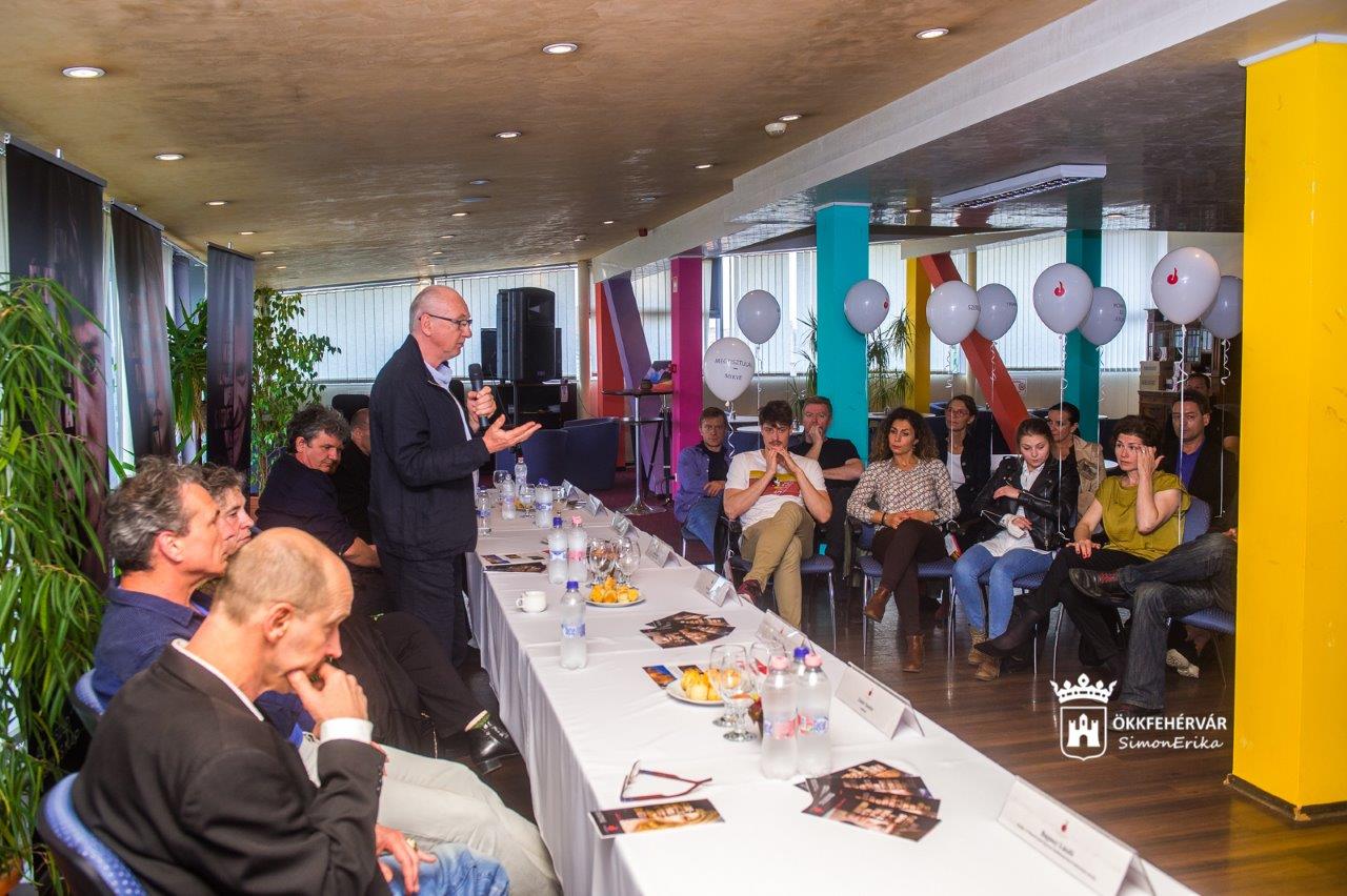 Két magyarországi ősbemutató is lesz a Vörösmarty Színház új évadában