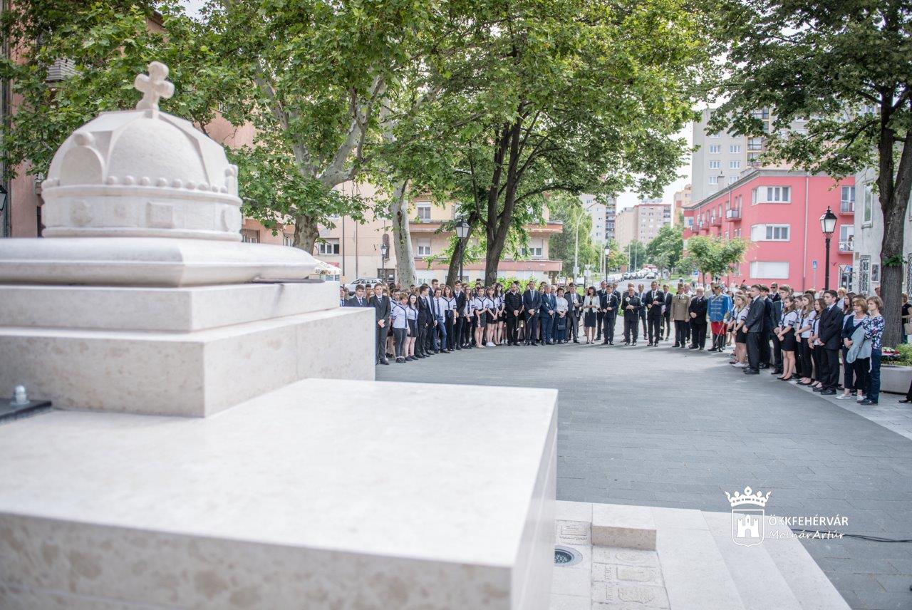 Az Országzászló téren emlékeztek a gyalázatra