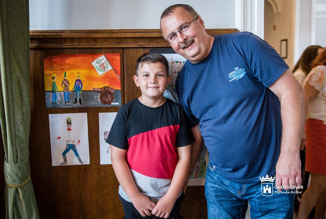 Megnyílt a VII. Kárpát-medencei Gyermekrajzpályázat kiállítása