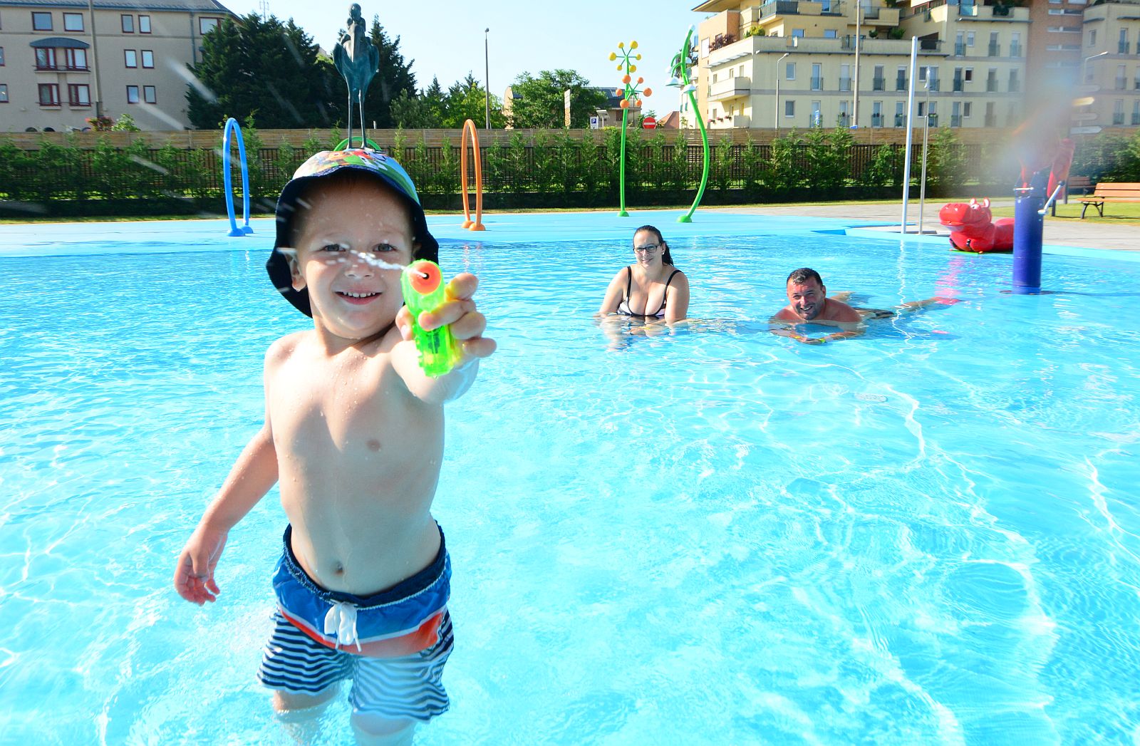 Élménymedencével, pancsolóval és csúszdákkal vár a Városi Strand