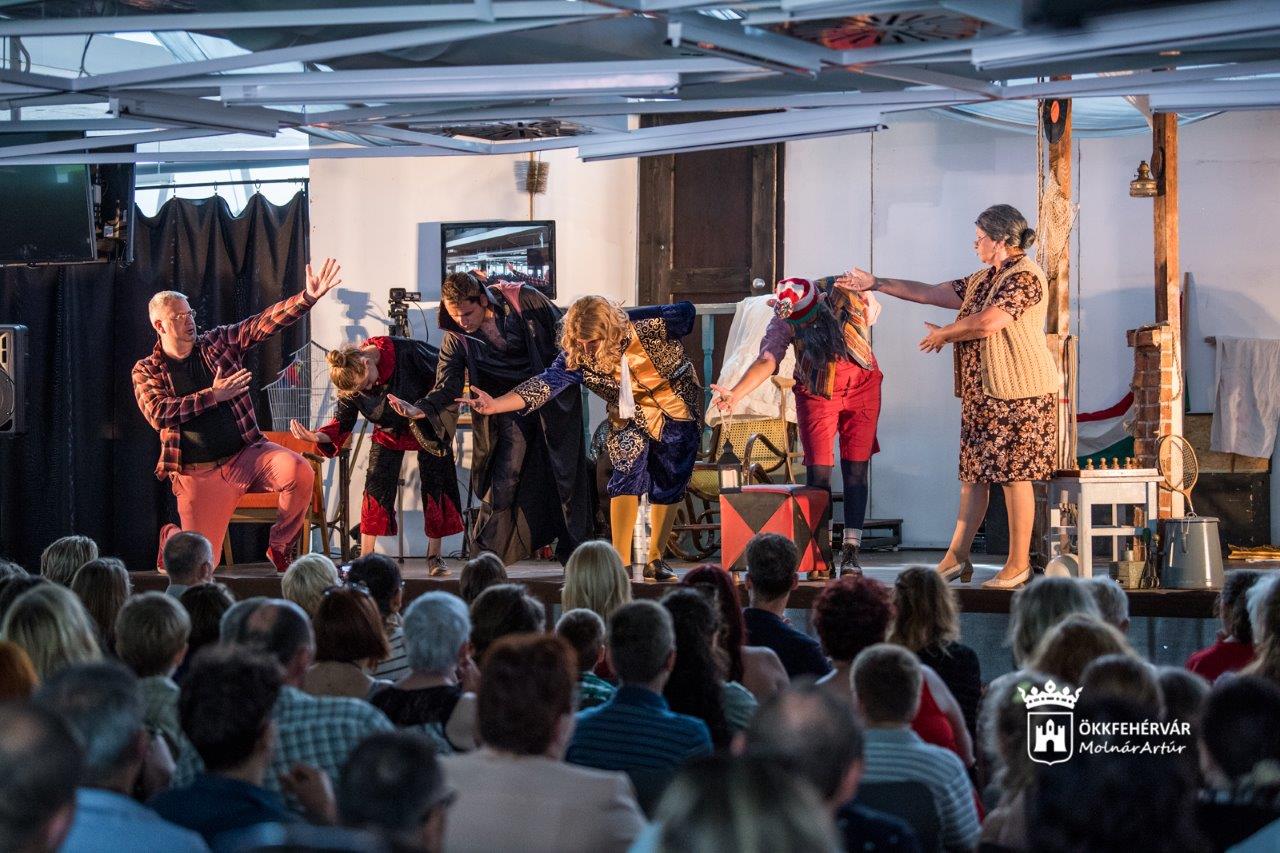 Jótékonysági színházi előadás a MOL Aréna Sóstón