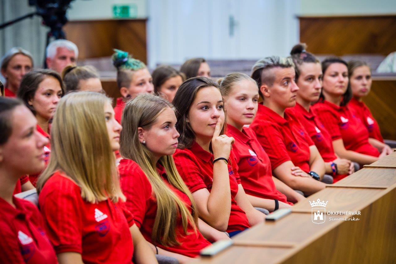 A MOL Vidi FC női bajnokcsapatának fogadása a Városházán