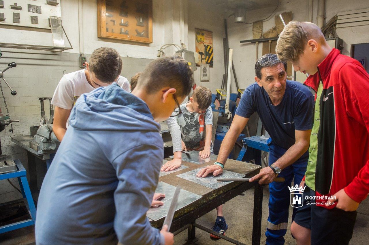 Alumíniumipari nyári tábor a kisdiákoknak a Váciban