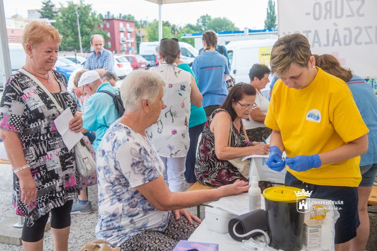 Hetedszer nyílt meg a Fehérvári Egészségpiac a Jancsárkertben