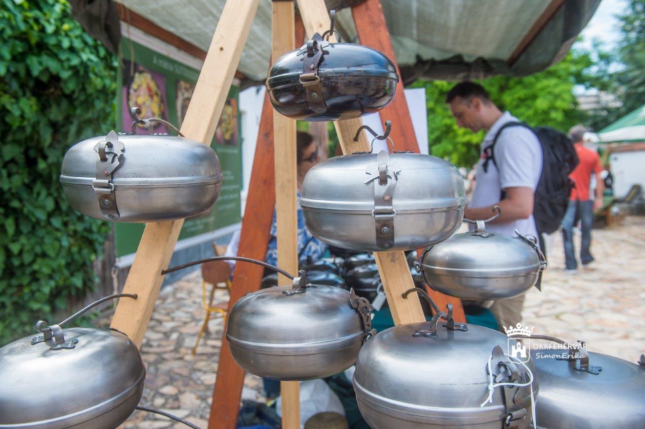 Tizenhatodik Tűzzel-Vassal Fesztivál a Rác utcában