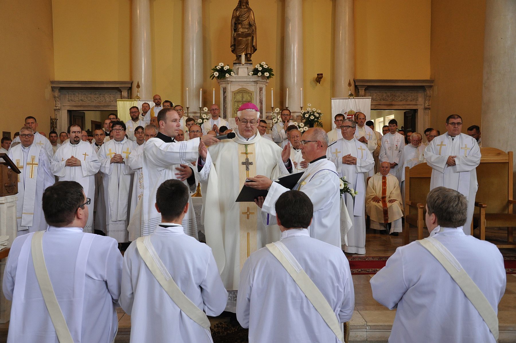 Papszentelés a Prohászka templomban