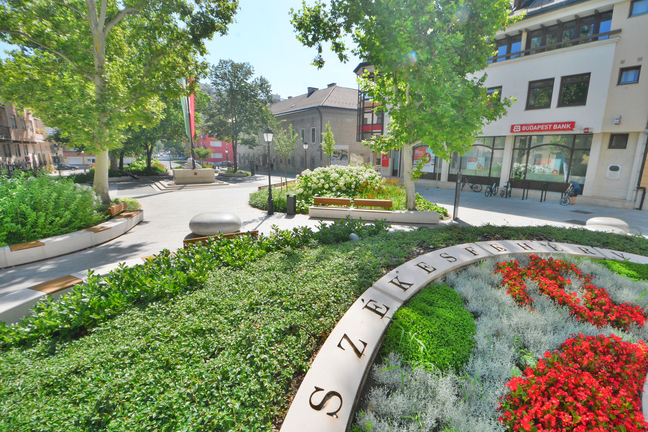 Egyre zöldebb az Országzászló tér