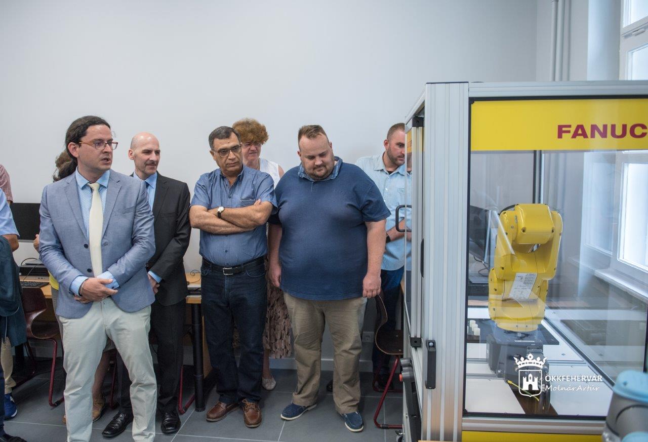 Robottechnikai Központ az ÓE Alba Regia Műszaki Karán