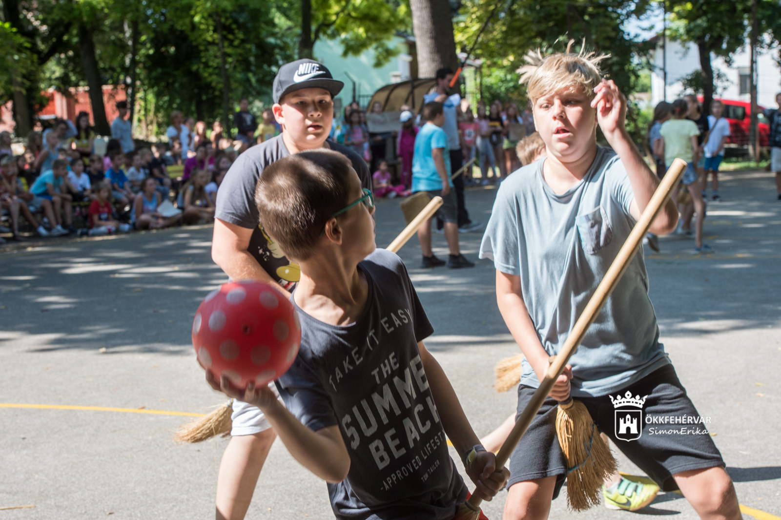 Varázslóinasok tábora Velencén