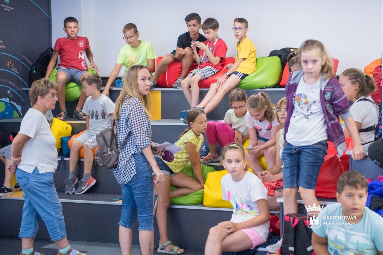 Robotika és  kémia foglalkozások a Titkok Háza nyári táborában