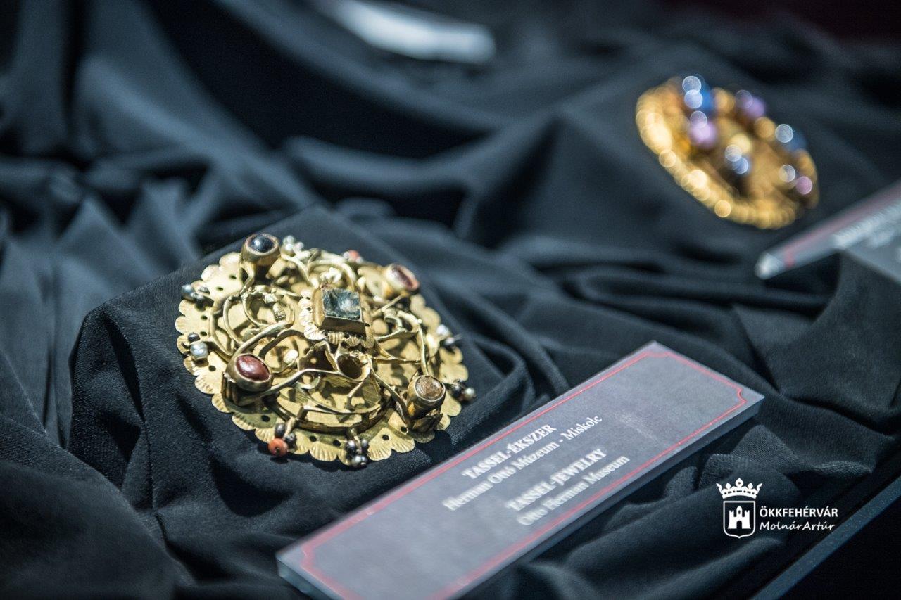 Megnyílt a Hősök, szentek, hódítók kiállítás