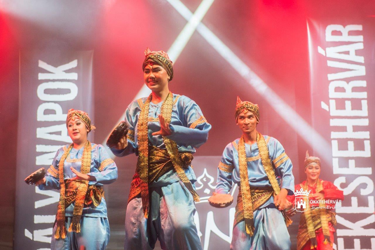 Fehérváron táncolt a világ