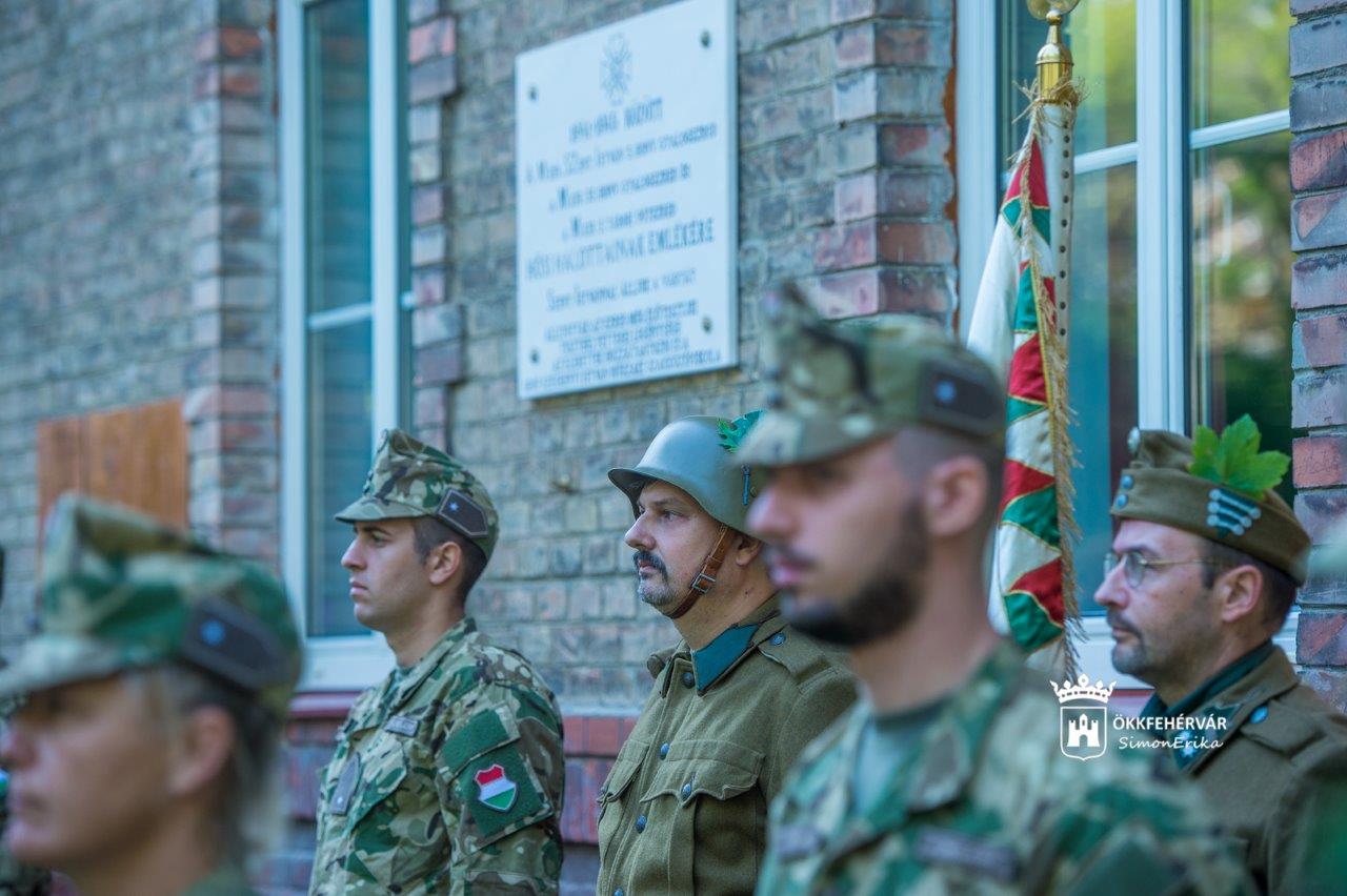 Tisztelgés a Szent István Gyalogezred hősei előtt