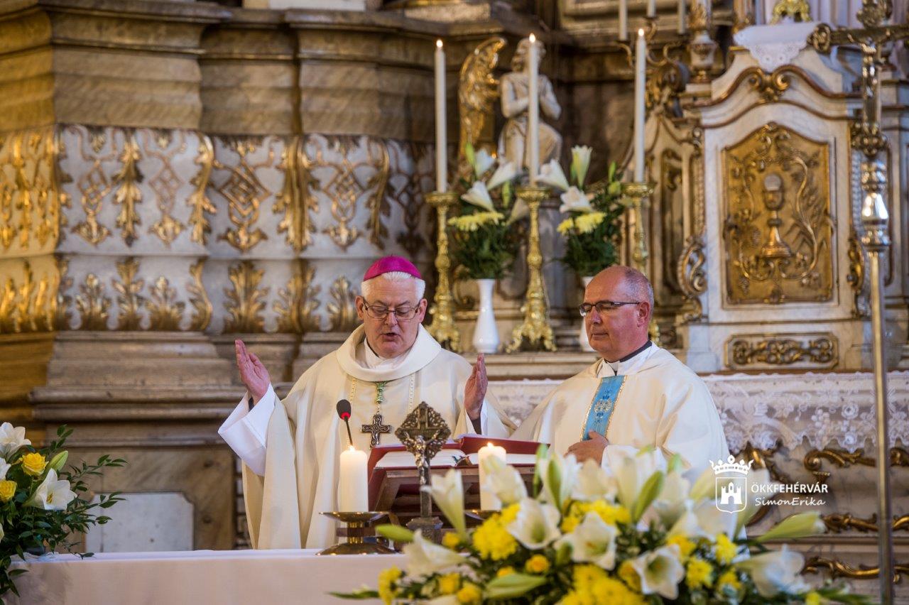 Nagyboldogasszony-napi püspöki mise a Szent Imre templomban
