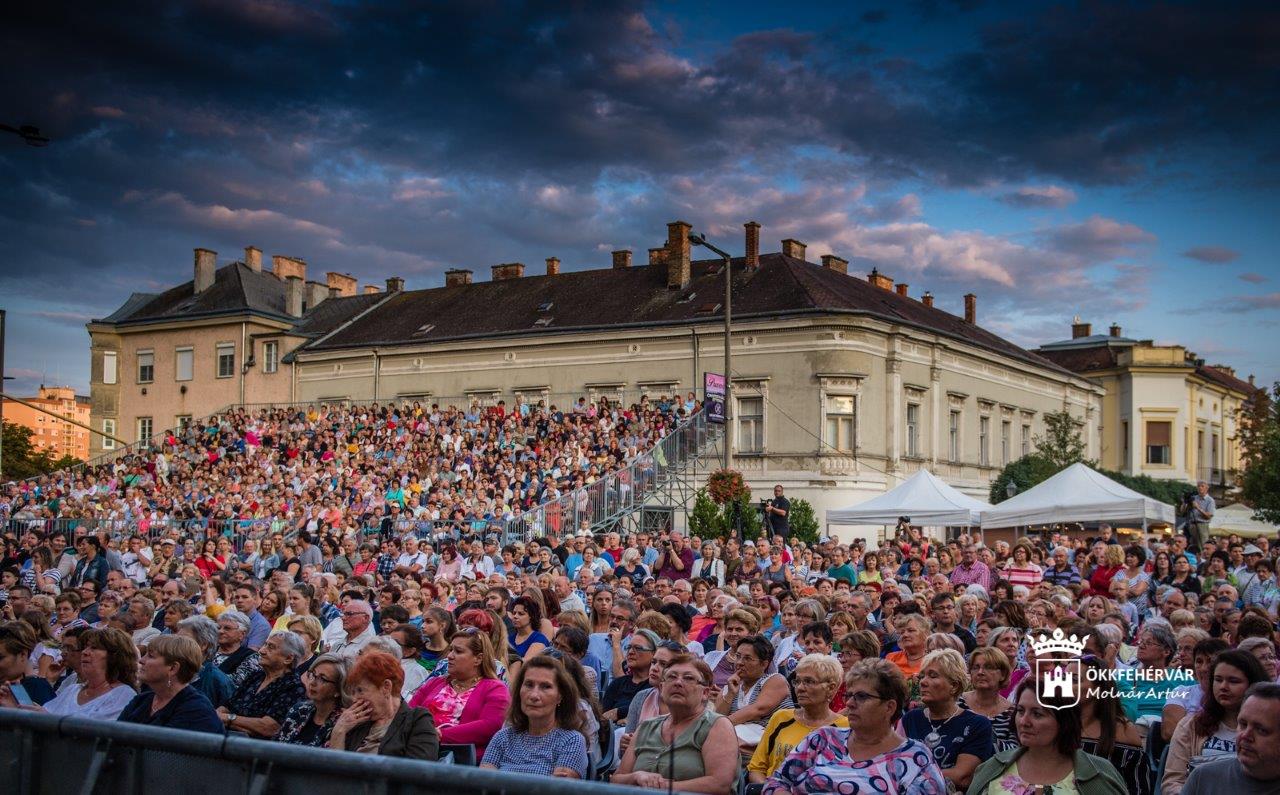 Operett és musicalslágerek a Zichy színpadon