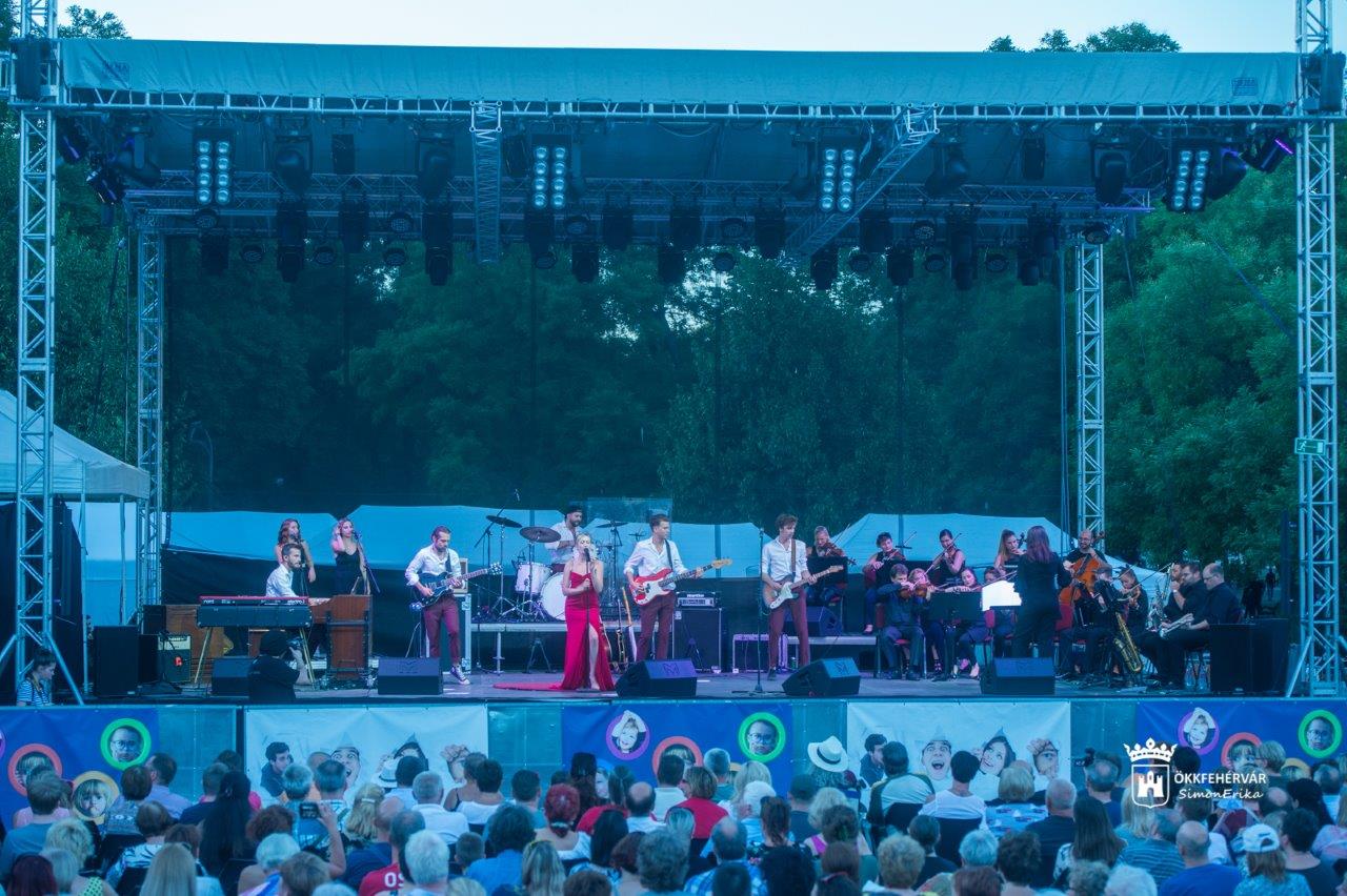 Blahalouisiana és az Alba Regia Szimfonikus Zenekar a Zichy színpadon