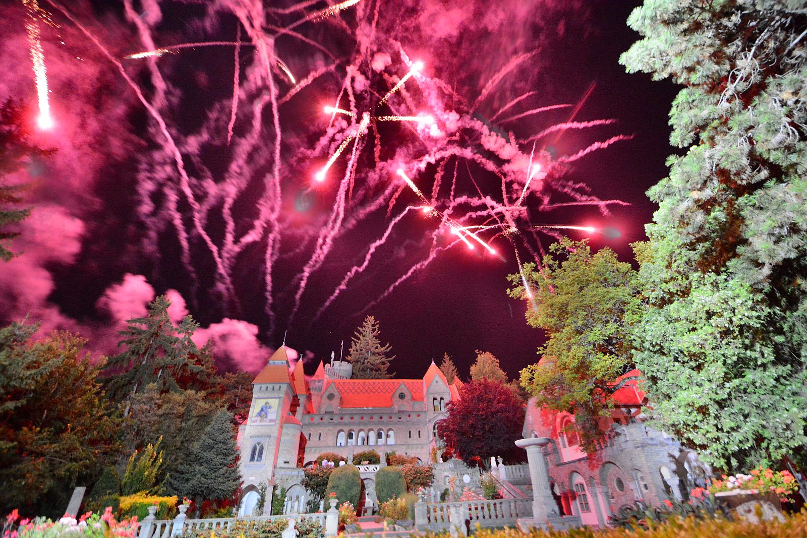 Tűzijáték és utcabál az Öreghegyi Mulatságokon