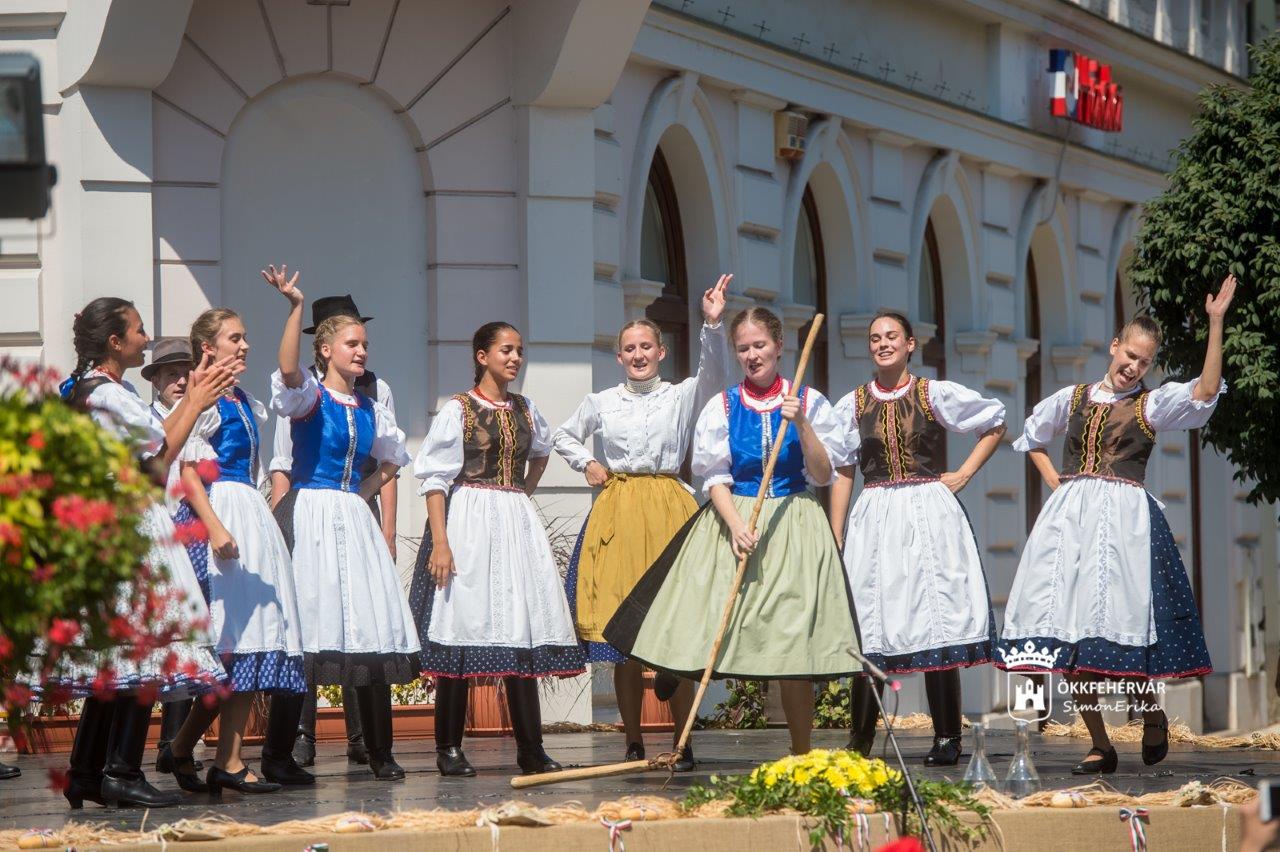 Öt tájegység táncával folytatódott a Népművészeti Fesztivál