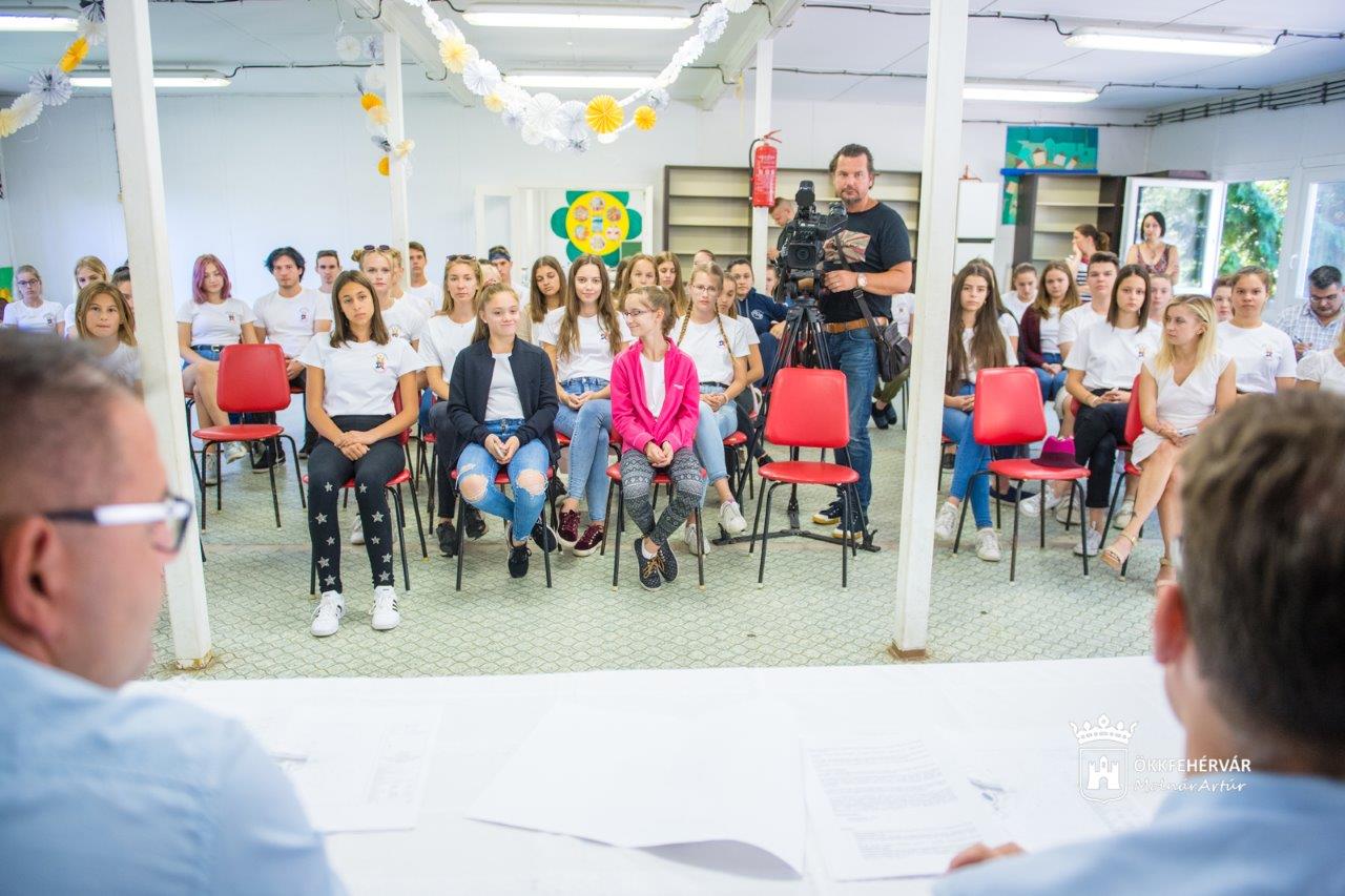 A Székesfehérvári Diáktanács hetedik tanévindító tábora Velencén