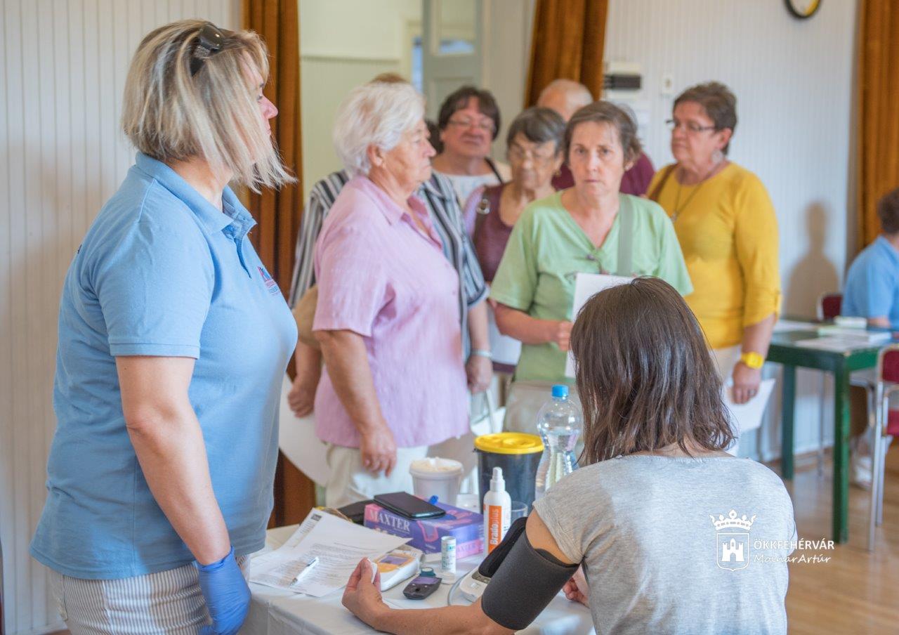 Szűrőprogramok és gasztronómai a VII. Öreghegyi Egészségnapon