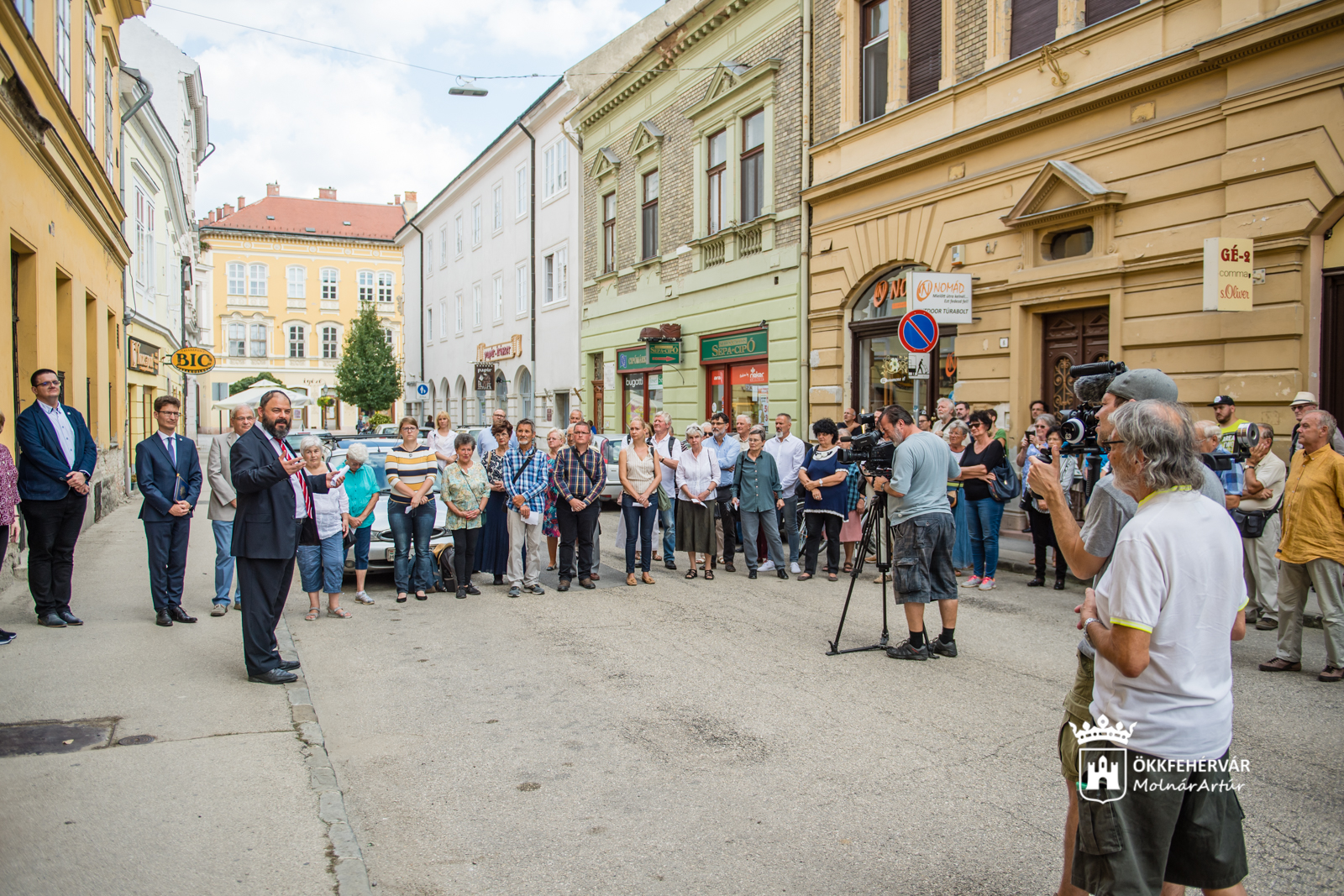 Botlatókő őrzi a Grosz család emlékét a Fekete Sasnál
