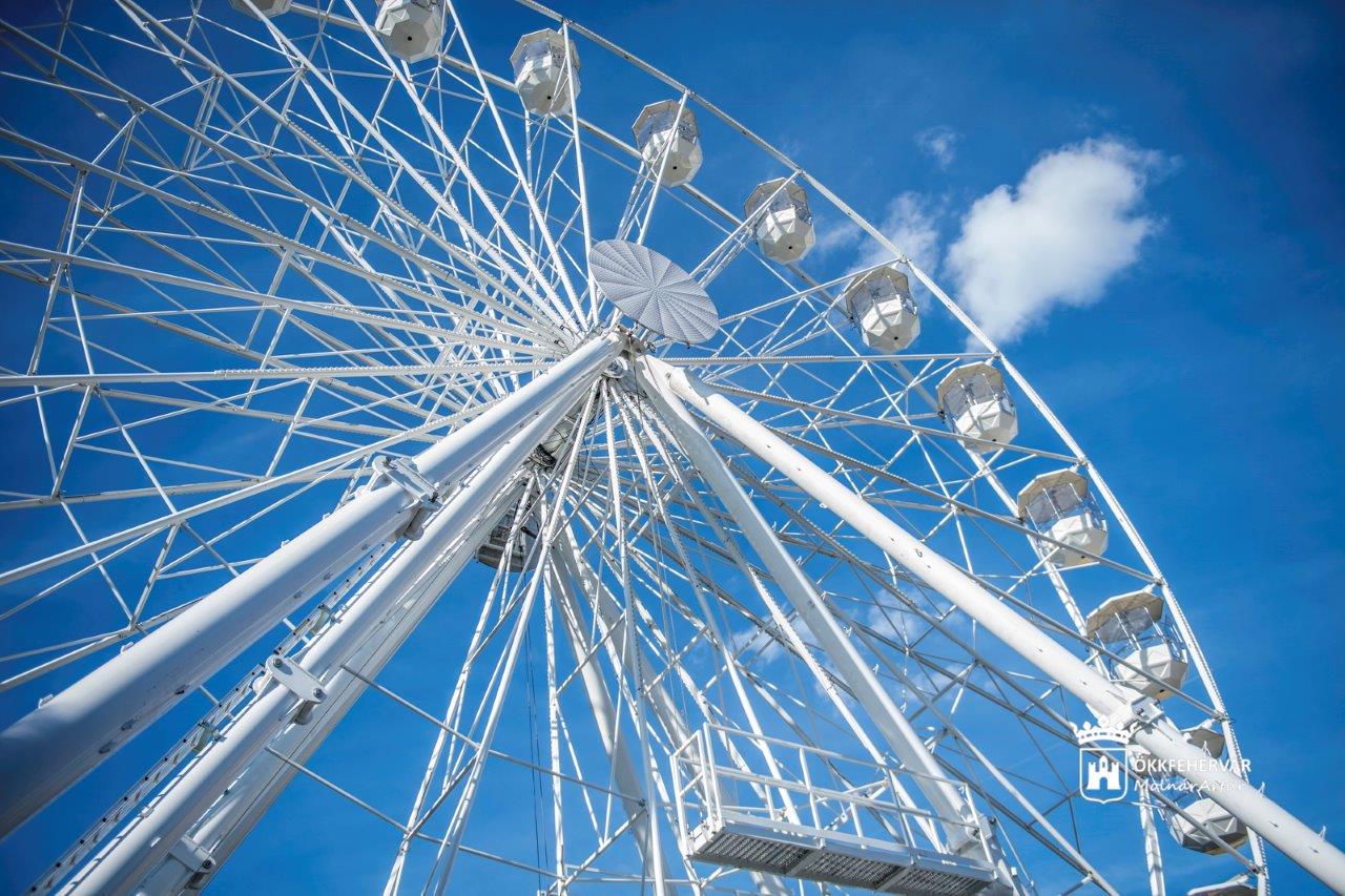 Nézze meg képeken milyen a város az óriáskerékről!