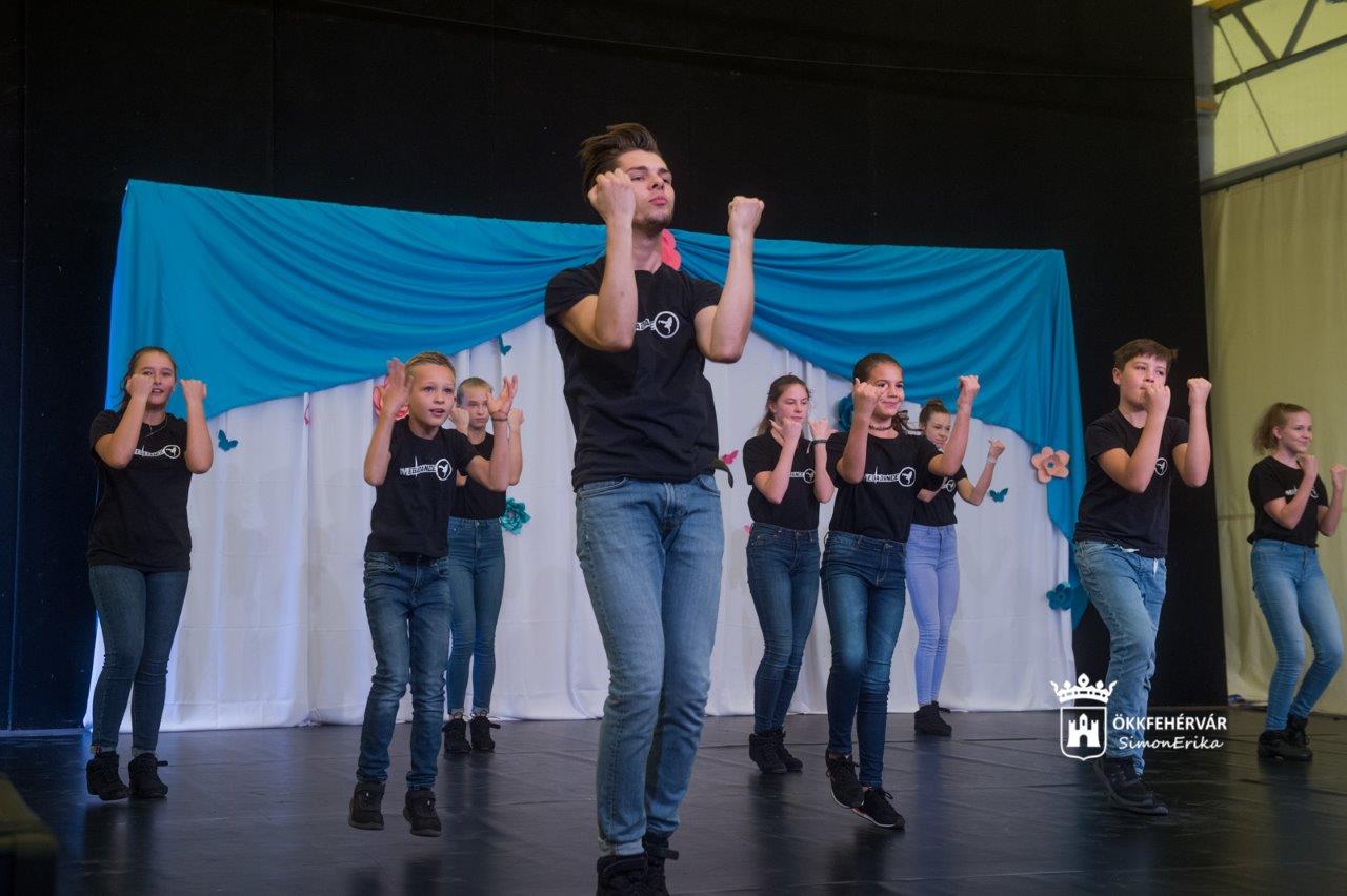 Jótékonysági gála Orosz Georgina gyógyulásáért