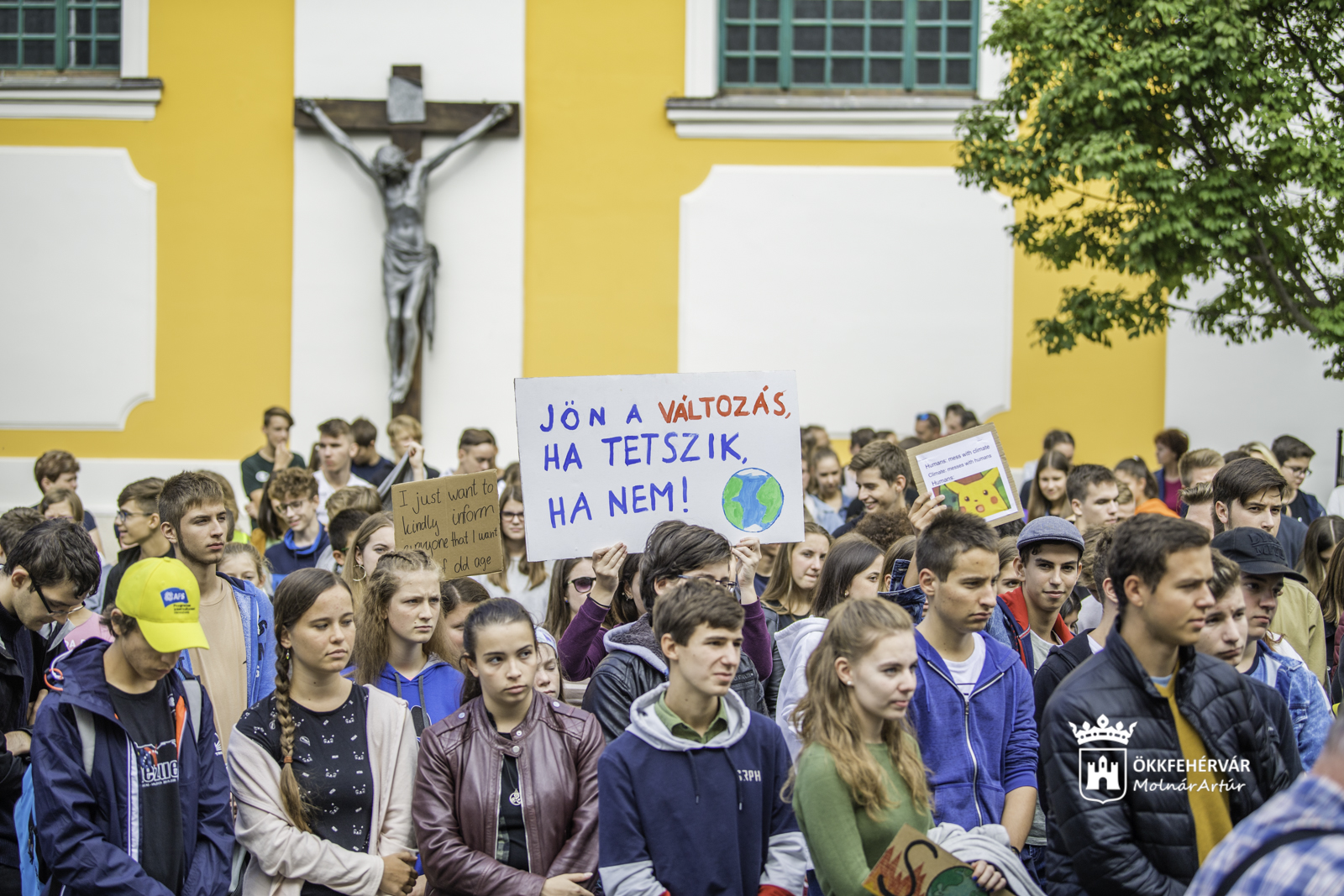 Diákok vonultak fel a klímaváltozás hatásainak kezelése érdekében