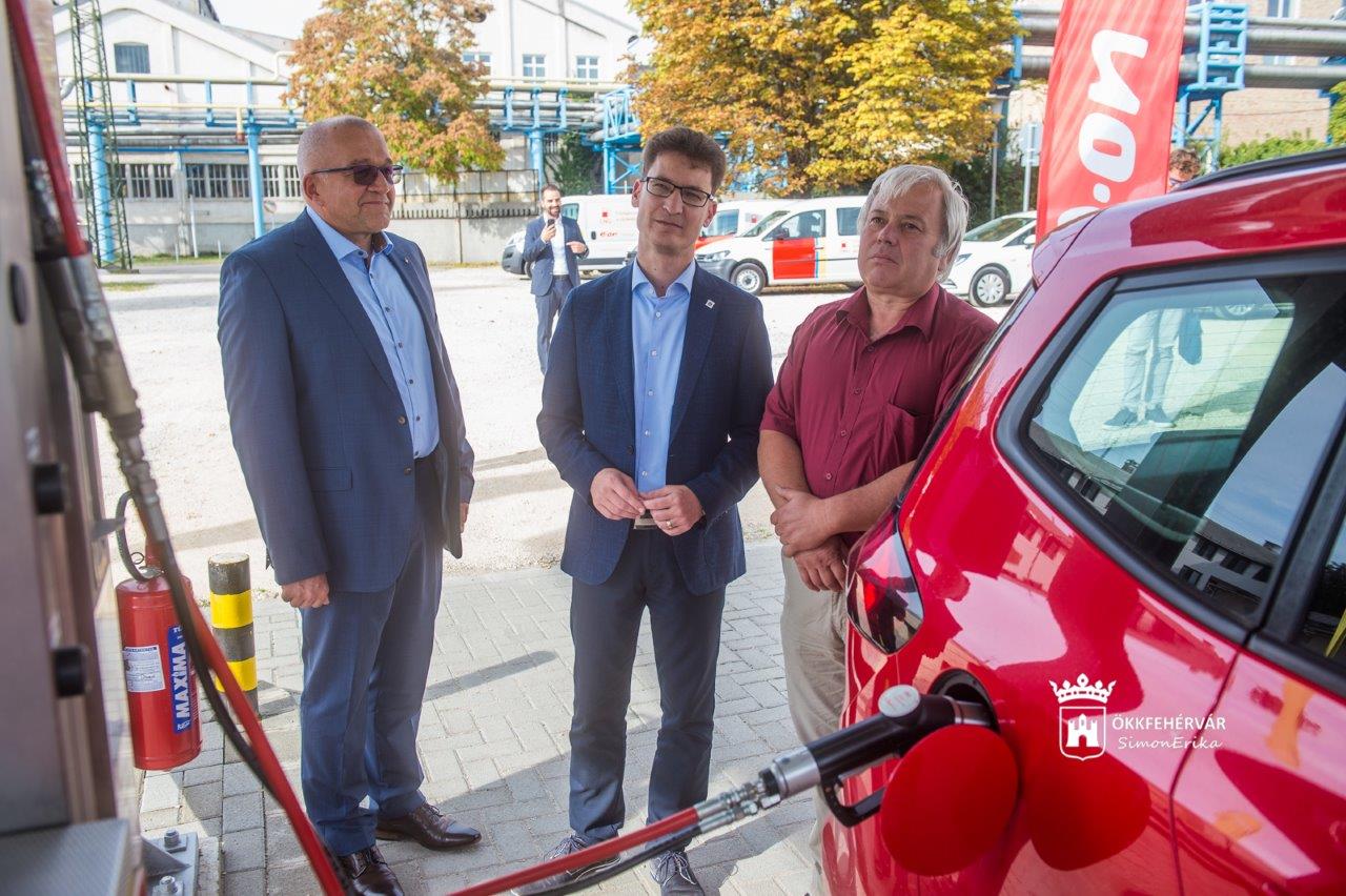 CNG töltőállomást adtak át Székesfehérváron