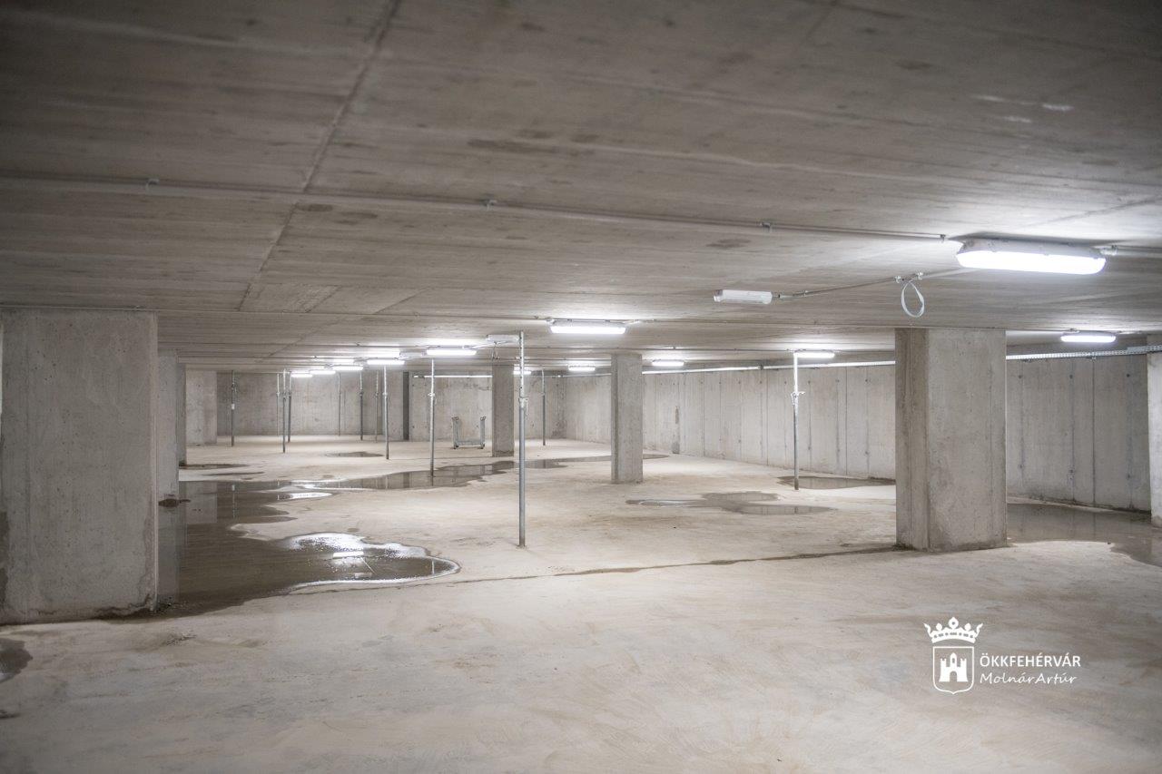 Nézze meg képeken, hogyan áll jelenleg a belvárosi parkolóház építése!
