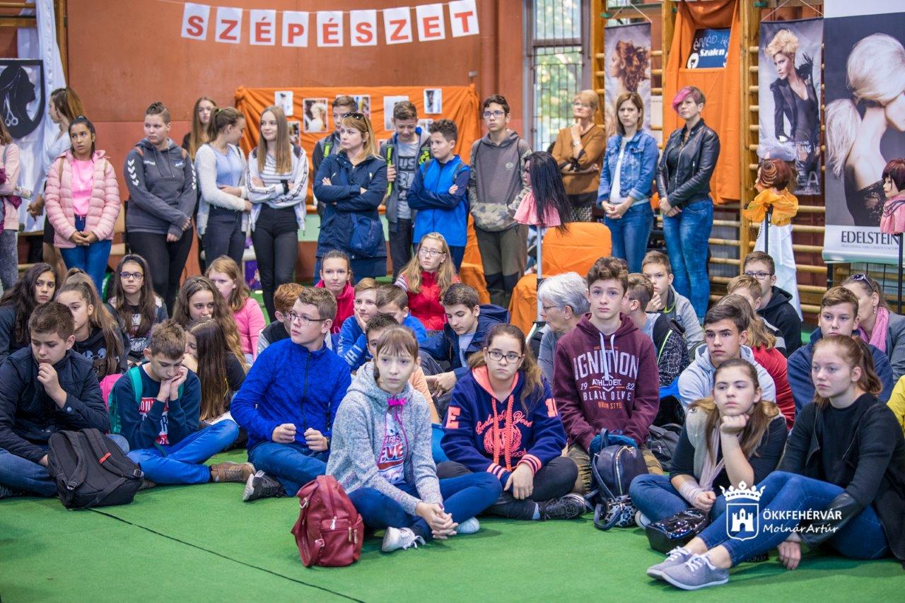 Állj pályára! - pályaválasztási kiállítás az Árpádban