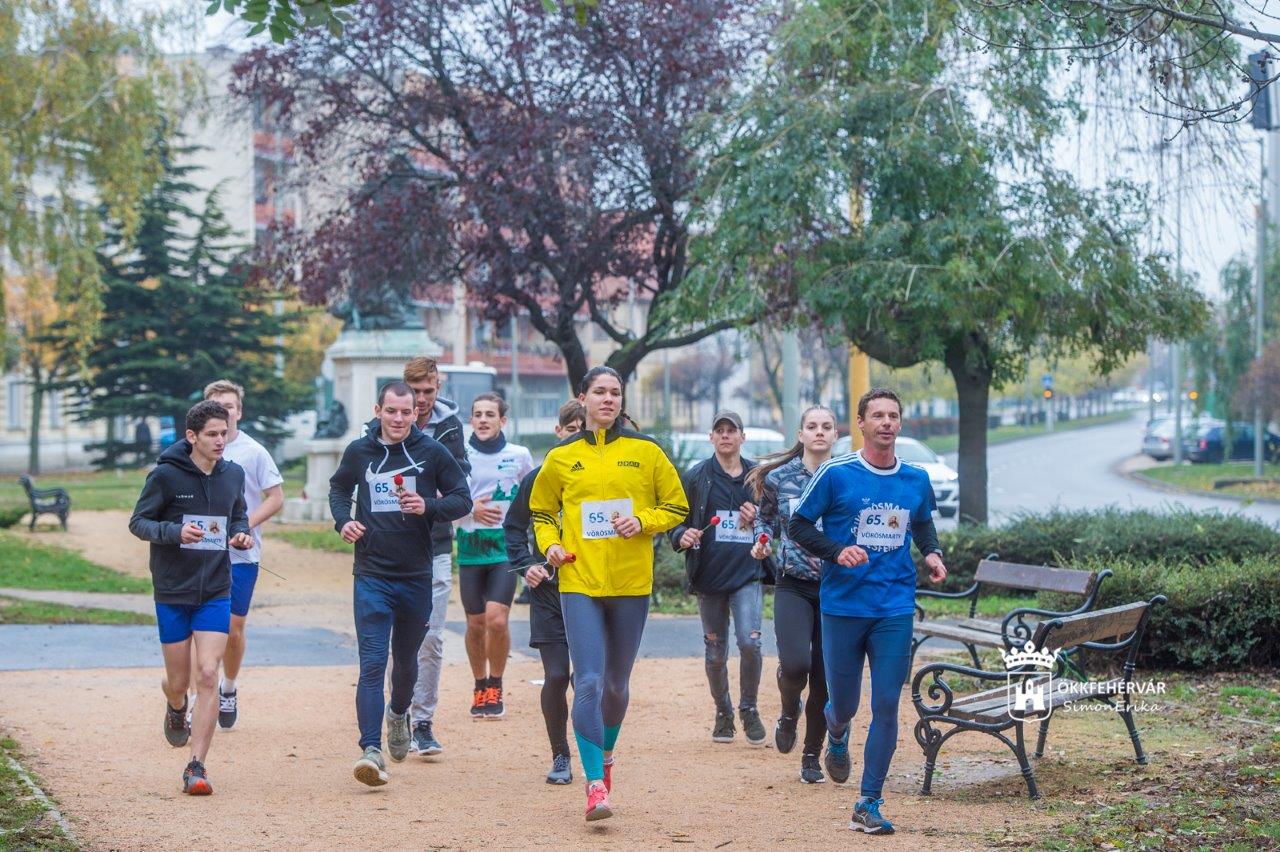 Képeken a Vörösmarty futás Székesfehérváron